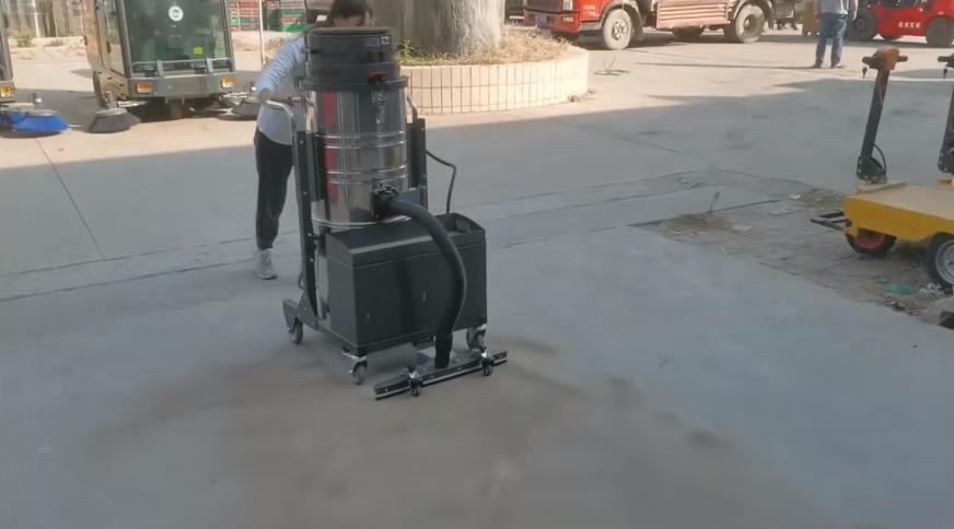 电瓶充电吸尘器